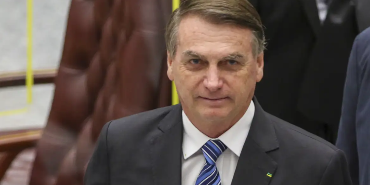 Alexandre de Moraes decide manter Bolsonaro em prisão domiciliar