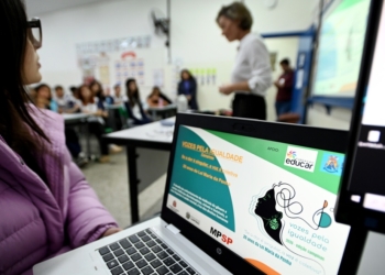Escolas iniciam inscrições de alunos para concurso musical com foco nos 20 anos da Lei Maria da Penha