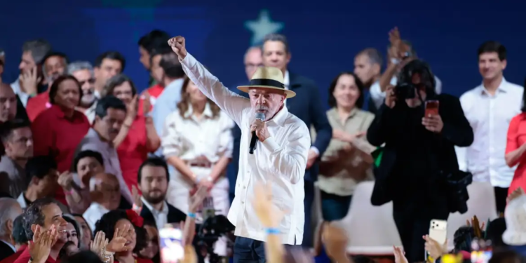 PT oficializa candidatura de Lula à Presidência em convenção