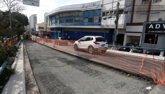 Pavimento de concreto começa a ser implantado na Moraes Salles