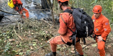 Quatro pessoas morrem em queda de helicóptero no Rio de Janeiro