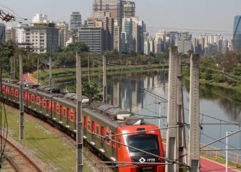 Greve de trens em SP causa congestionamento de mais de 2 mil km